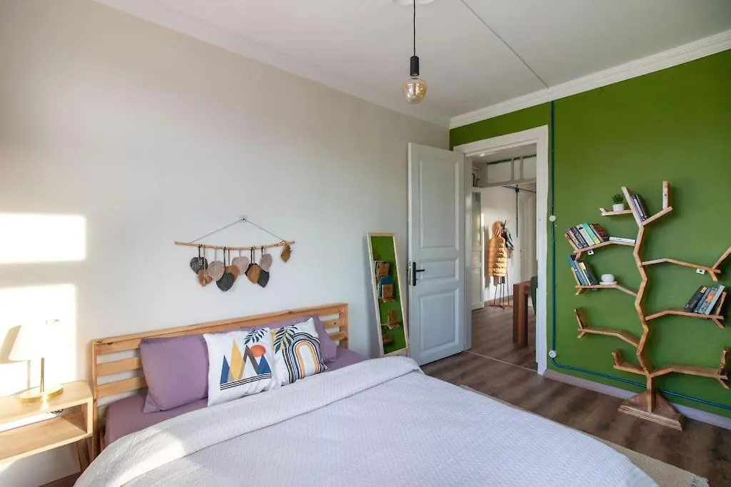 Soft And Historic 3Br Home W Iconic Haydarpasa View Istanbul Turkey